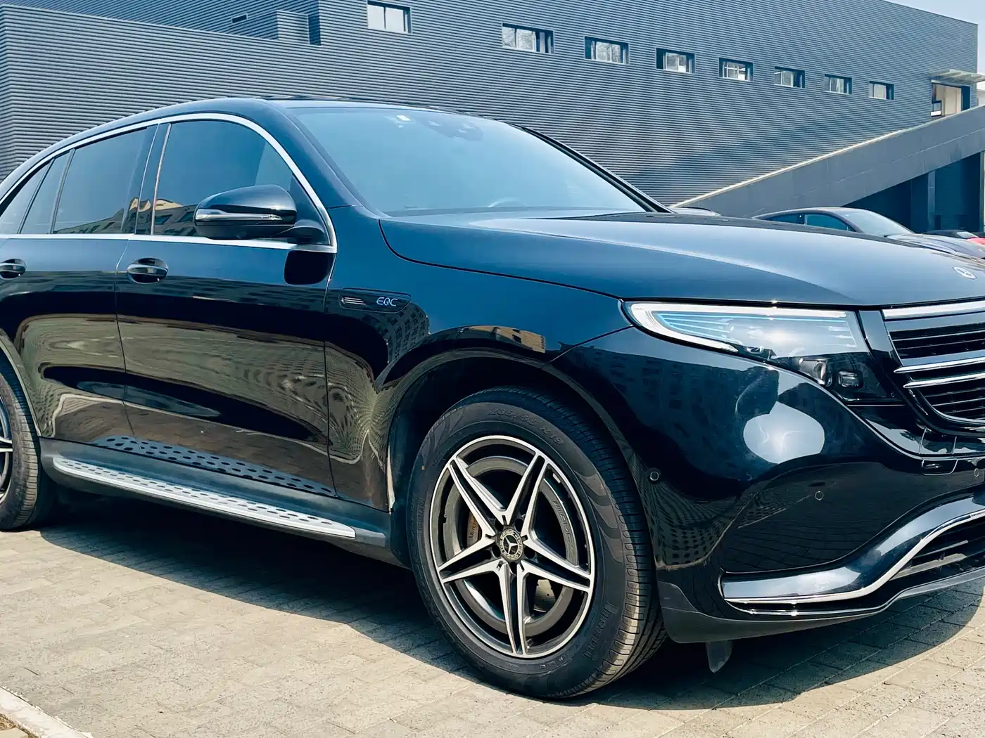 MERCEDES-BENZ EQC
