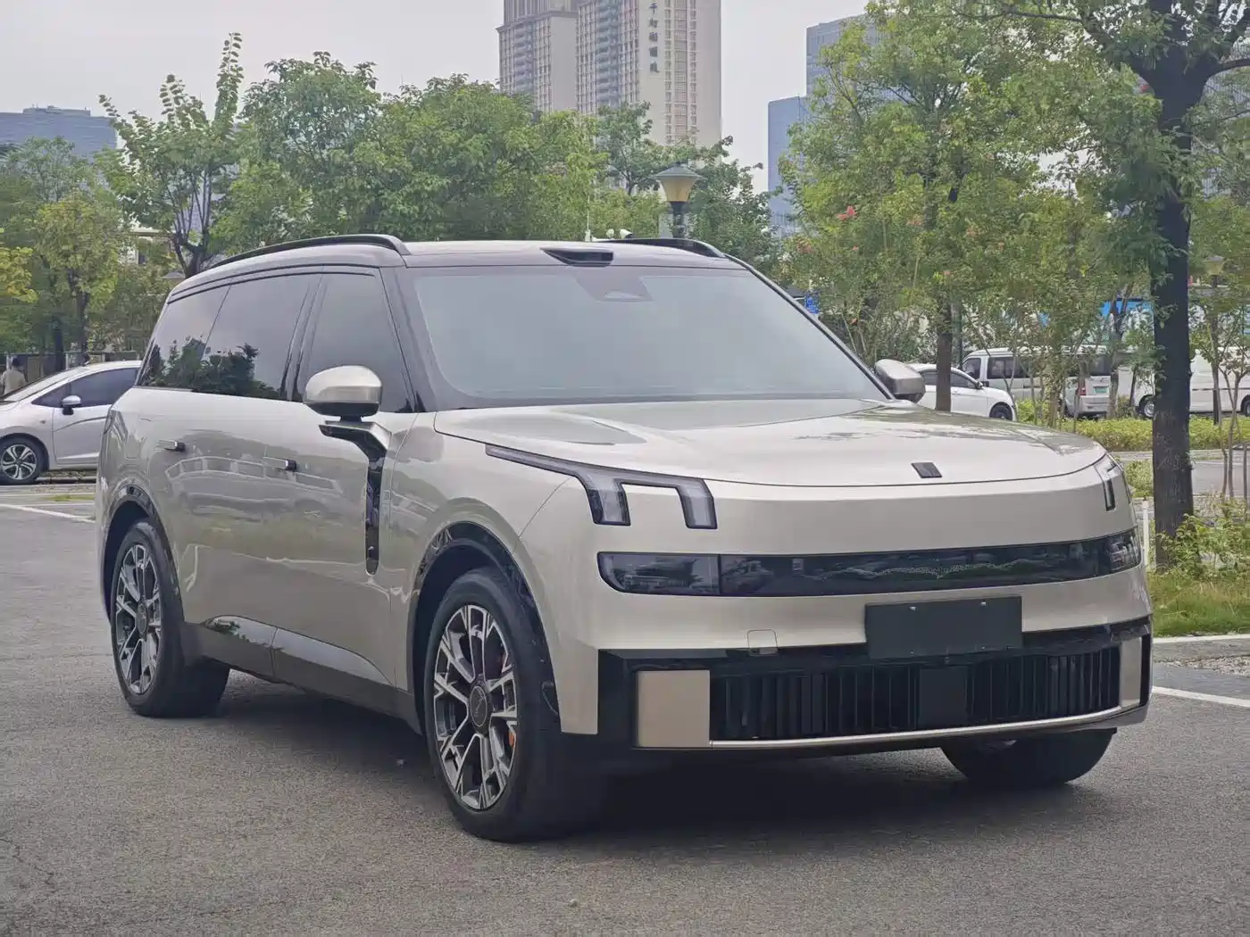 Lynk & Co 900, миниатюра 3