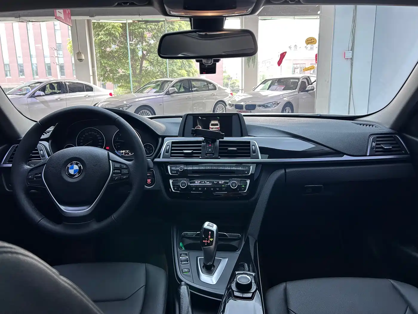 BMW 3 Series 2017 320Li Fashion фото 20