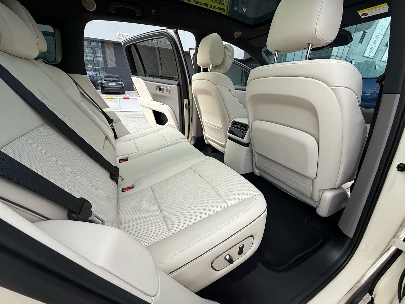 Li Auto i6 2026 2025 4WD Base Model
