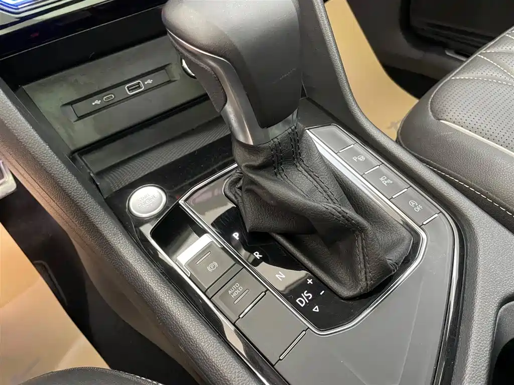 Volkswagen Tiguan L 2022 330TSI Auto 2WD R-Line Premium Edition фото 25