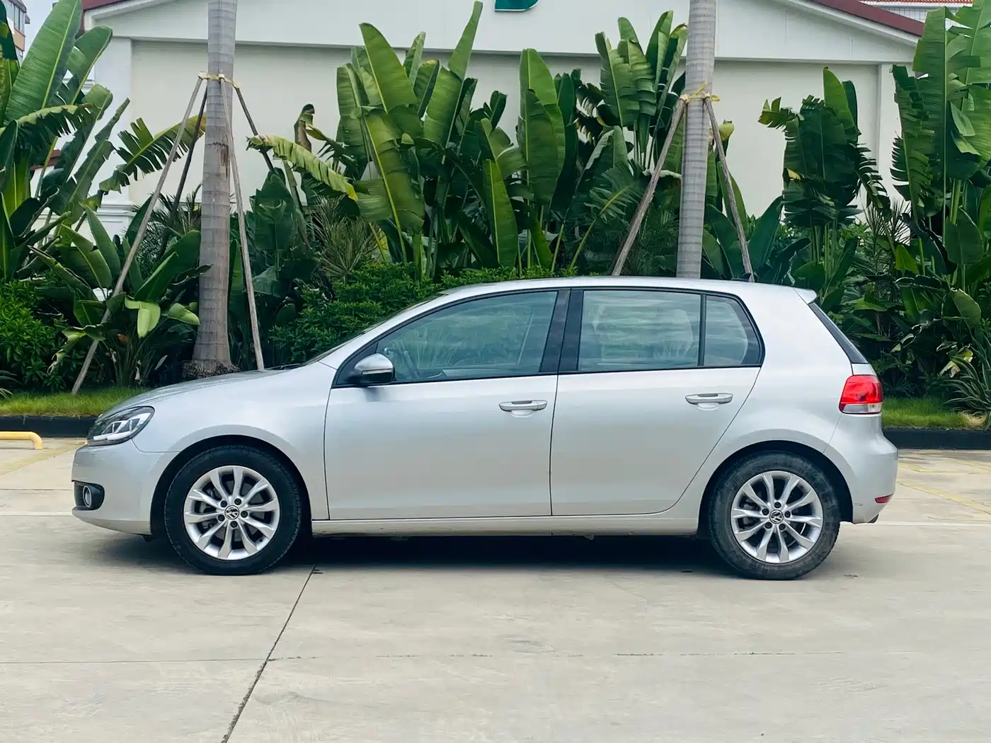 Volkswagen Golf 2010 1.4TSI Automatic Luxury фото 3