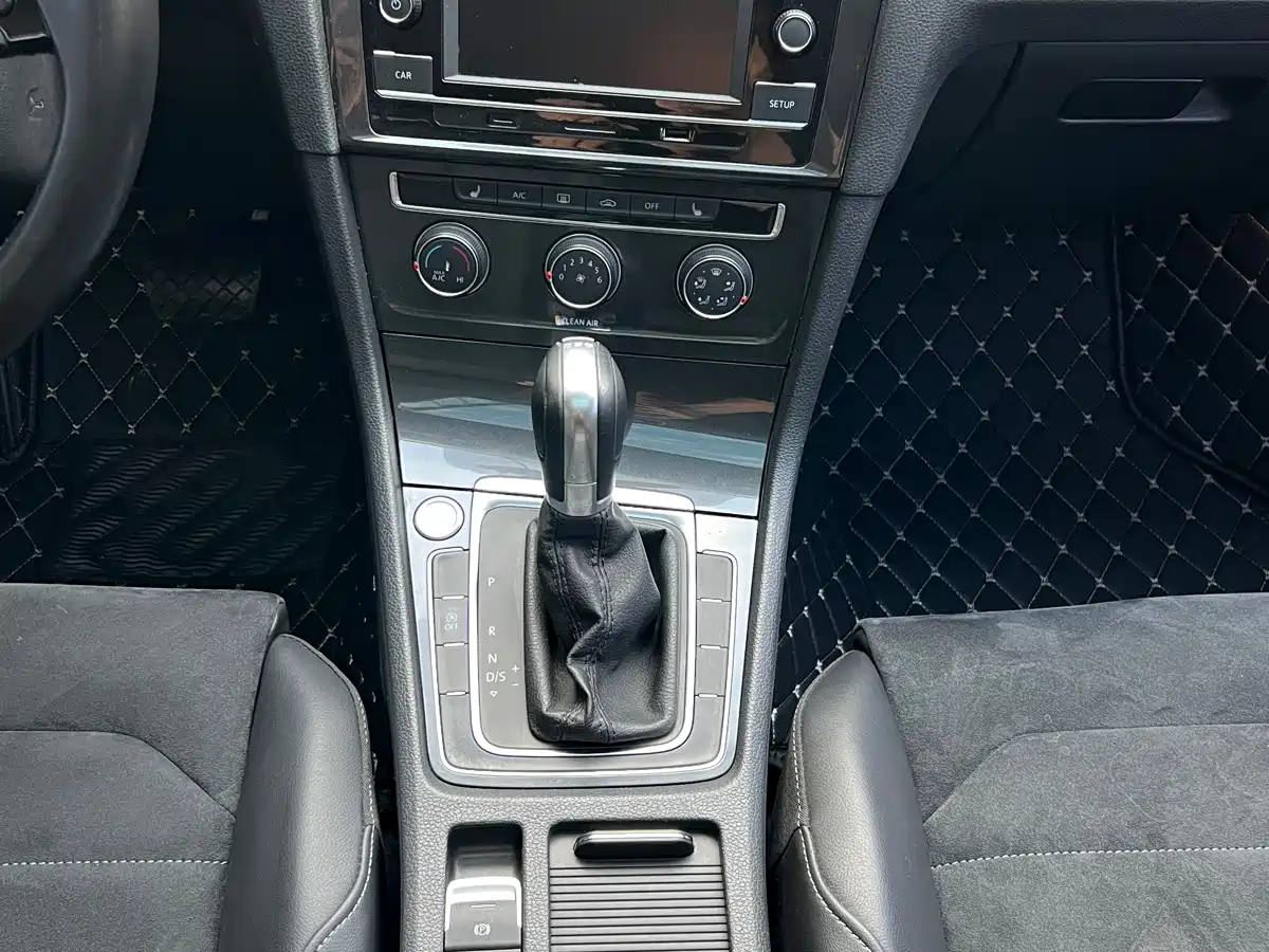 Volkswagen Golf 2018 230TSI Automatic Luxury фото 14