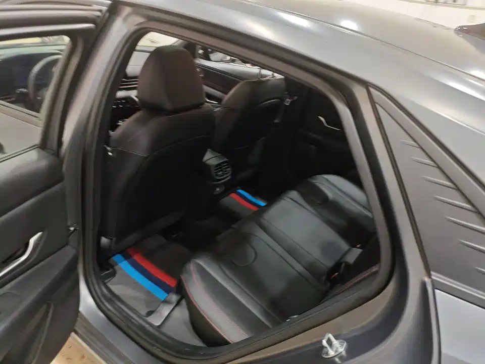 Hyundai Elantra 2022 1.5L CVT 20th Anniversary Edition фото 6