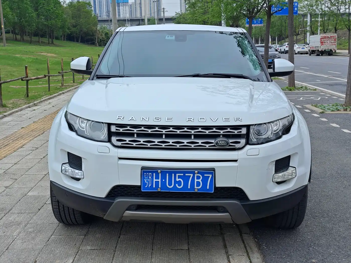 Land Rover Range Rover Evoque (Import) 2014 2.0T 5-door Brilliance Premium фото 2