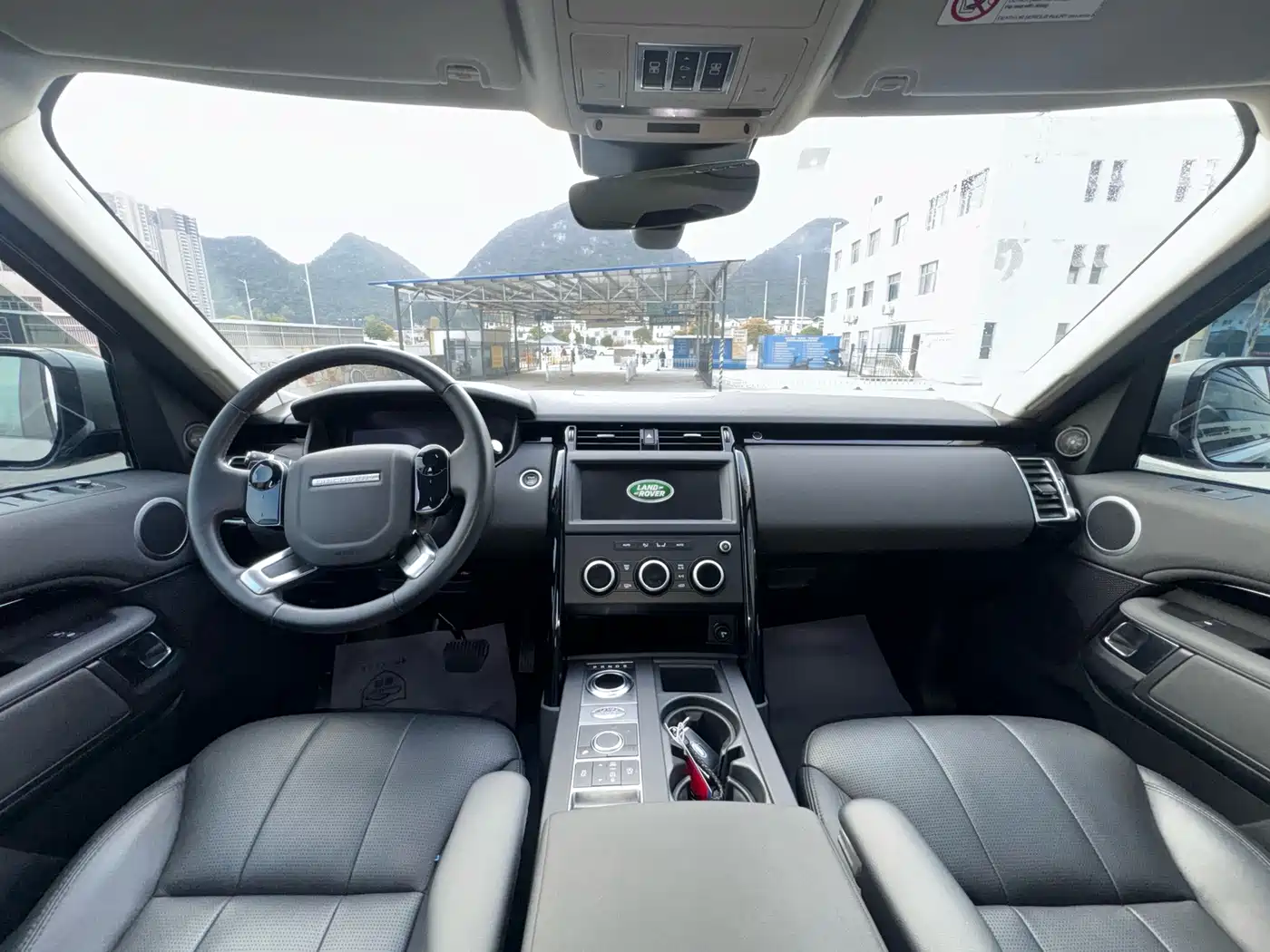 Land Rover Discovery 2019 2.0T SE фото 6