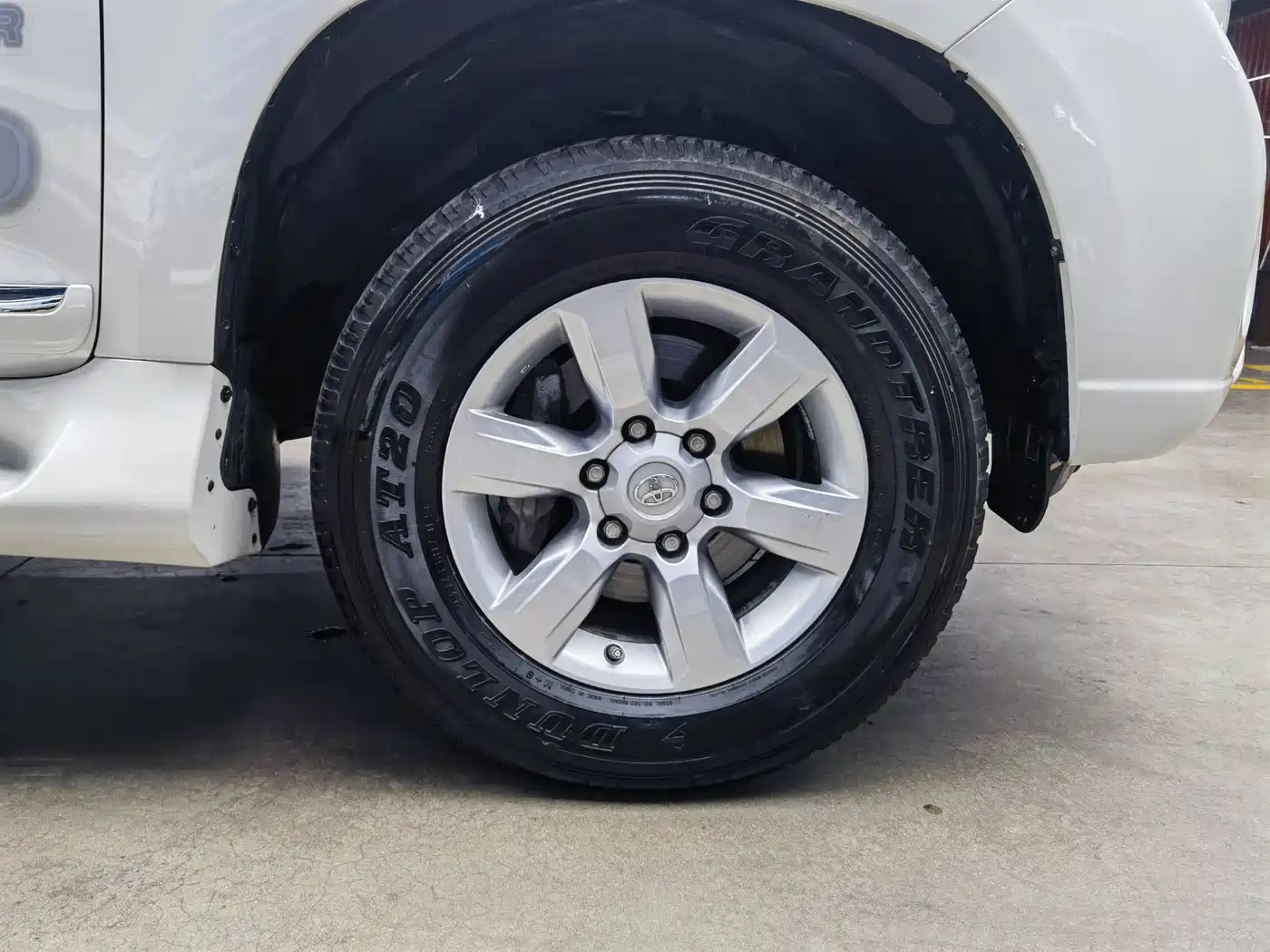 Toyota Prado (Import) 2014 2.7L Automatic Standard Edition фото 17