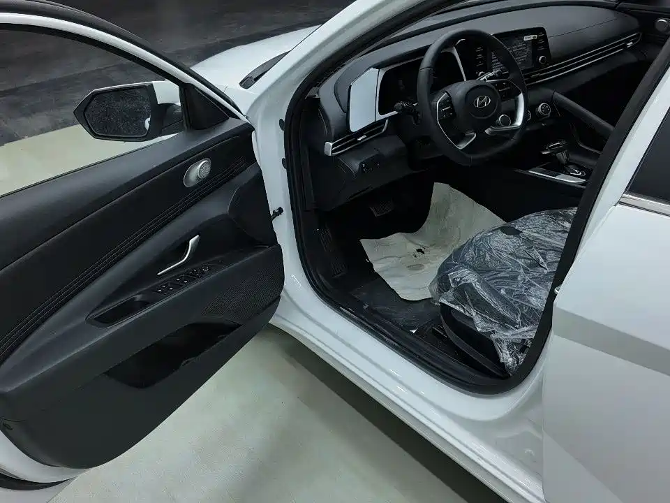 Hyundai Elantra 2023 1.5L CVT GLX Elite Edition фото 7