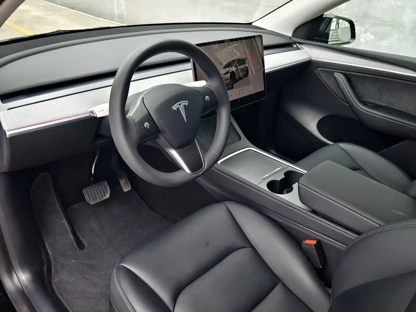 TESLA MODEL Y