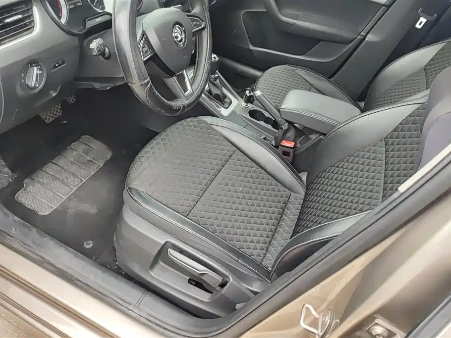 Škoda Octavia 2019 1.5L Automatic Luxury Edition фото 9
