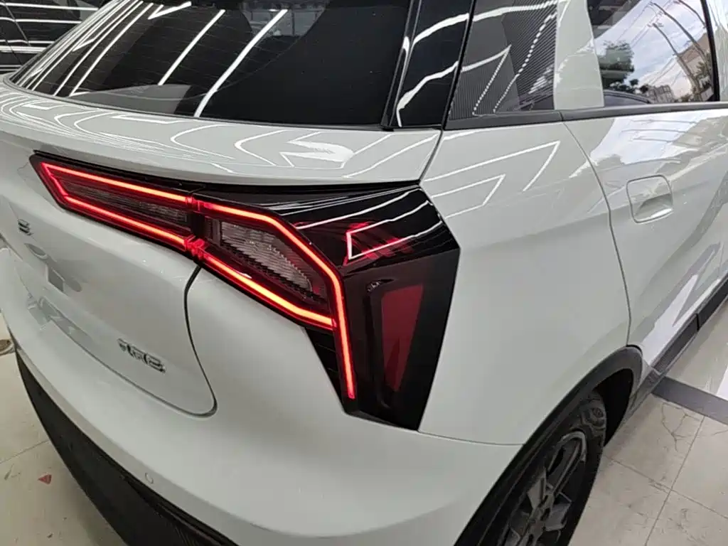 Фото 8 - Geely Geometry E Firefly