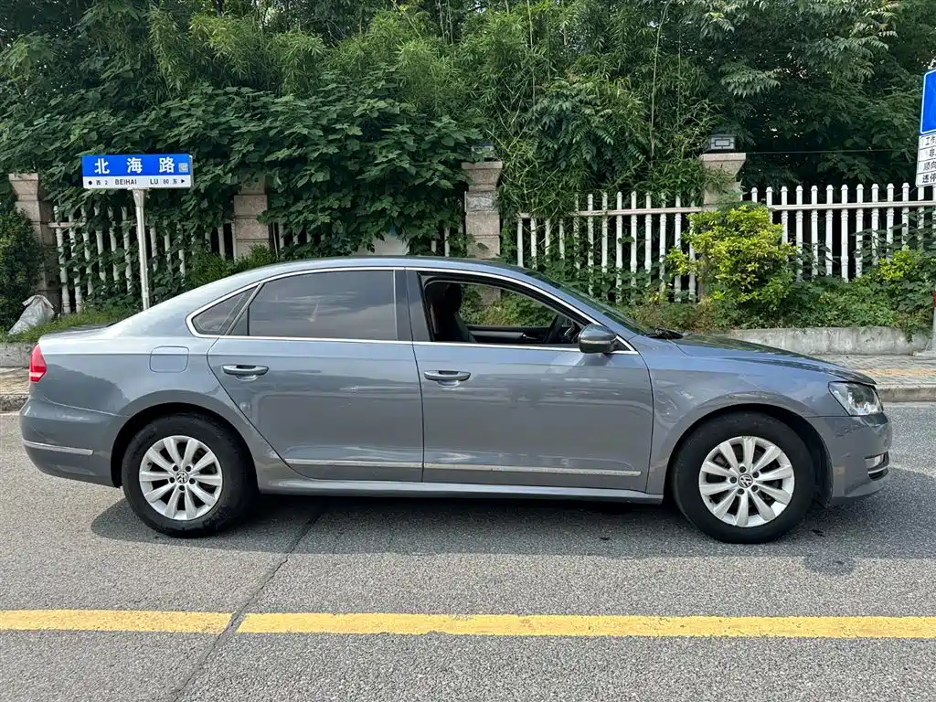 Volkswagen Passat 2011 1.4TSI DSG Prestige Edition фото 4