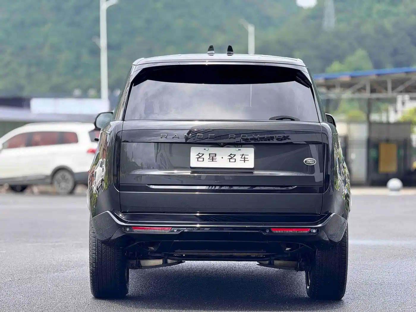 Land Rover Range Rover 2023 3.0 L6 400PS Genesis Extended Version фото 16