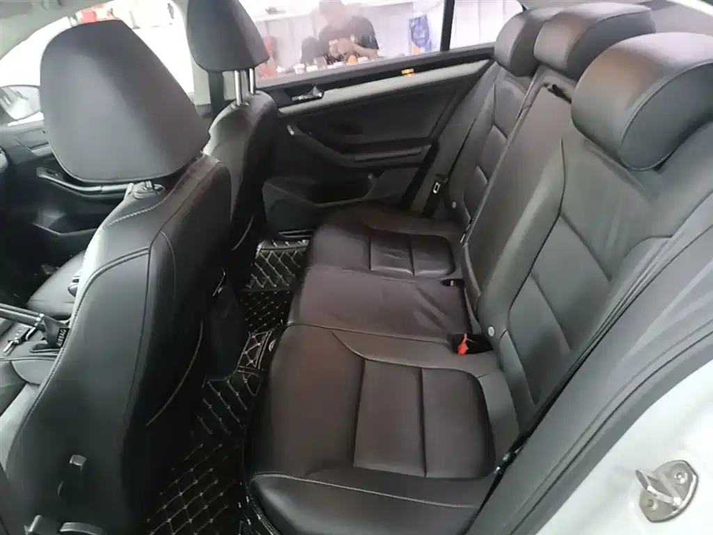 Volkswagen Sagitar 2017 180TSI Auto Exclusive Edition фото 17