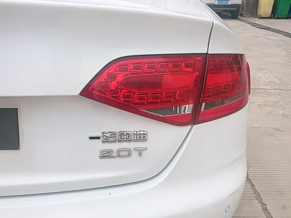 Audi A4L 2012 2.0 TFSI Automatic Luxury фото 8