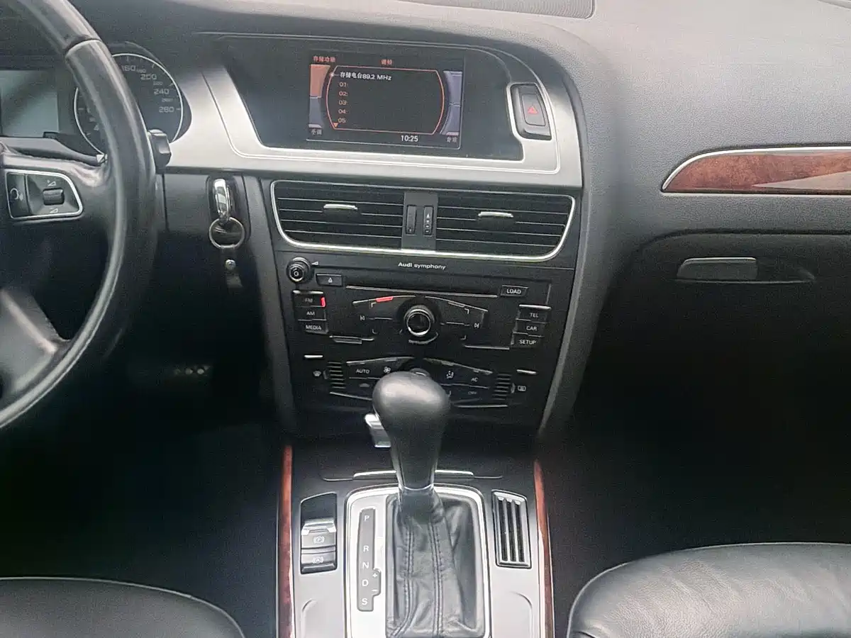 Audi A4L 2012 2.0 TFSI Automatic Luxury фото 16