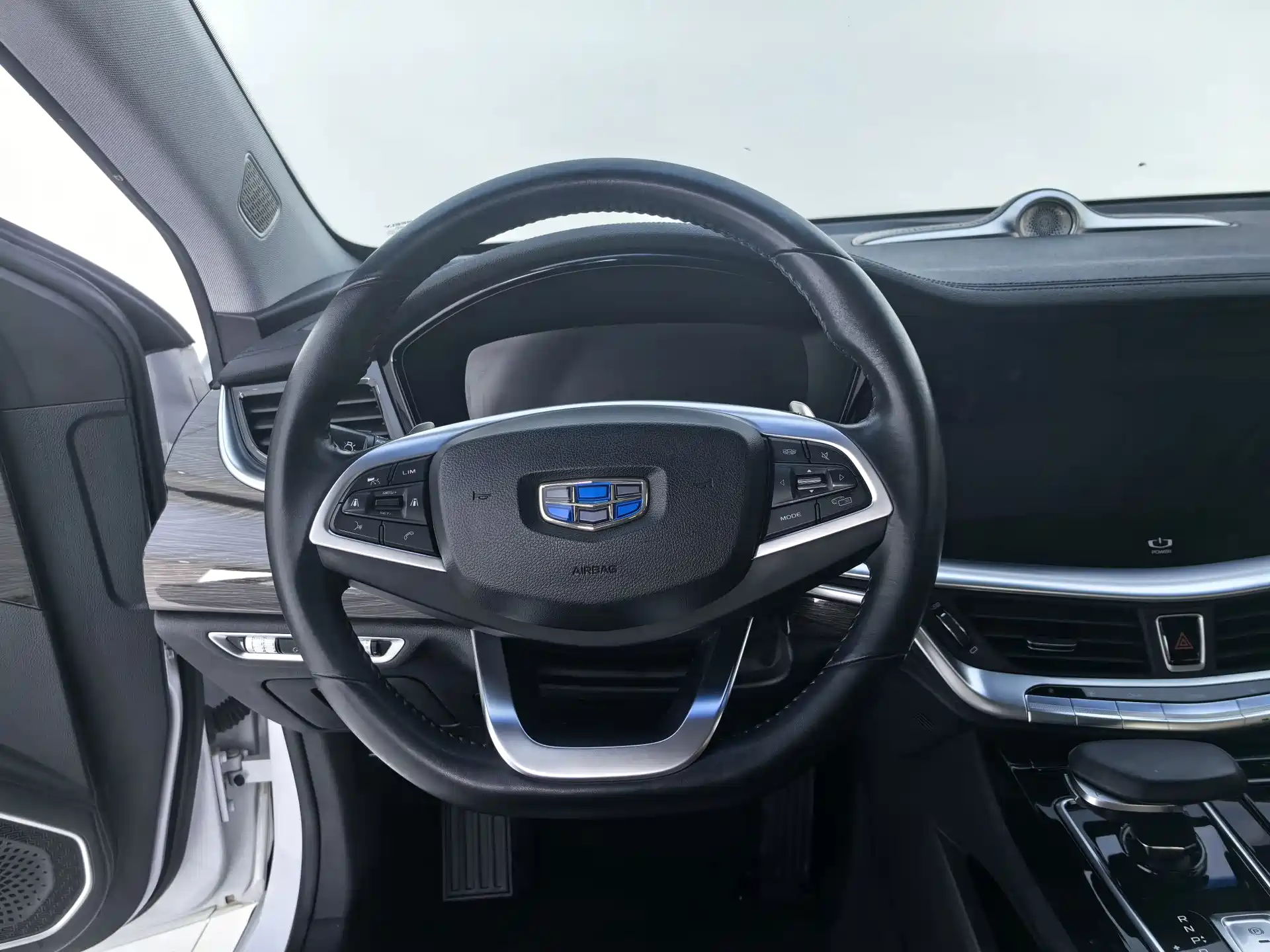 Photo 7 - Geely Borui