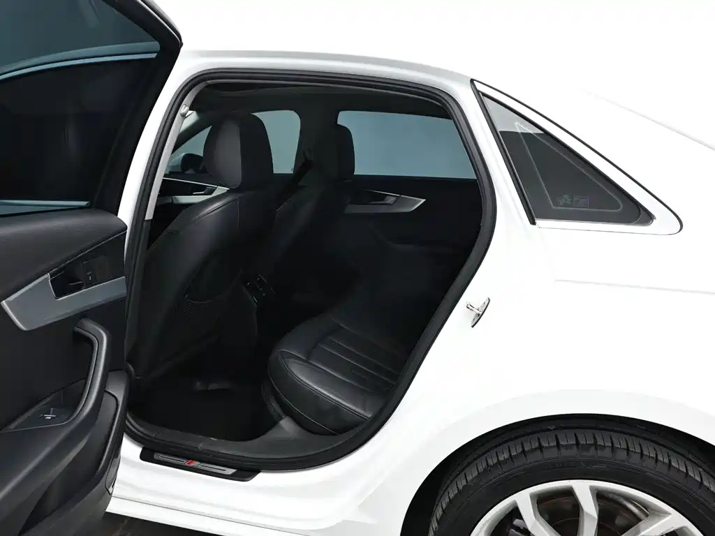 Photo 16 - Audi A4L
