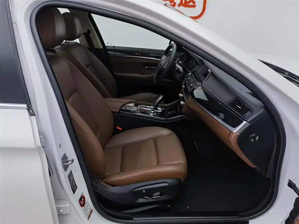 BMW 5 Series (Import) 2015 520i Elegance фото 23
