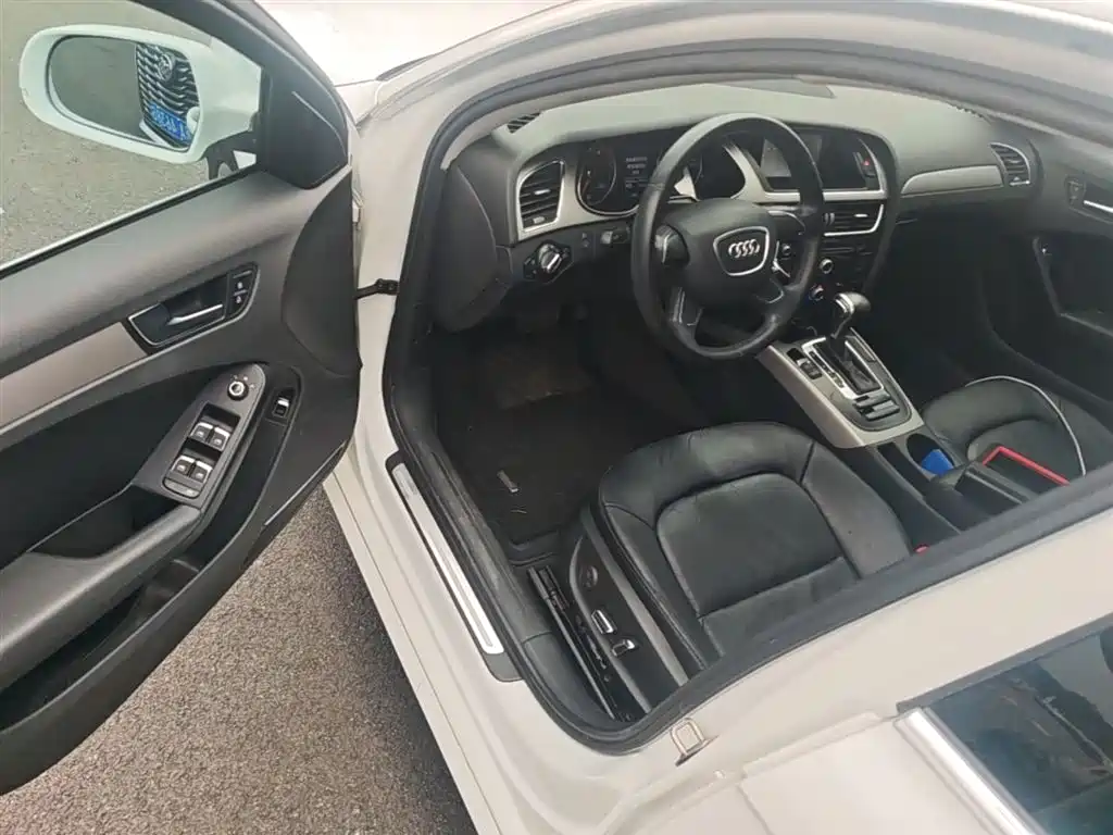 Audi A4L 2013 30 TFSI Automatic Comfort фото 16