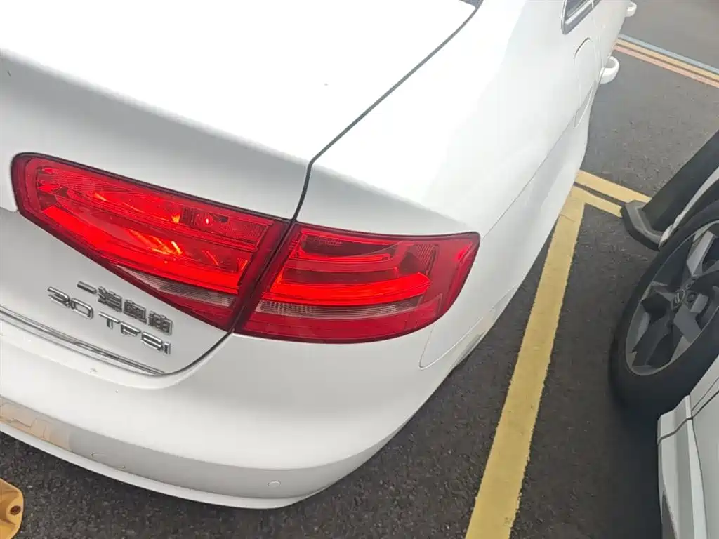 Audi A4L 2013 30 TFSI Automatic Comfort фото 8