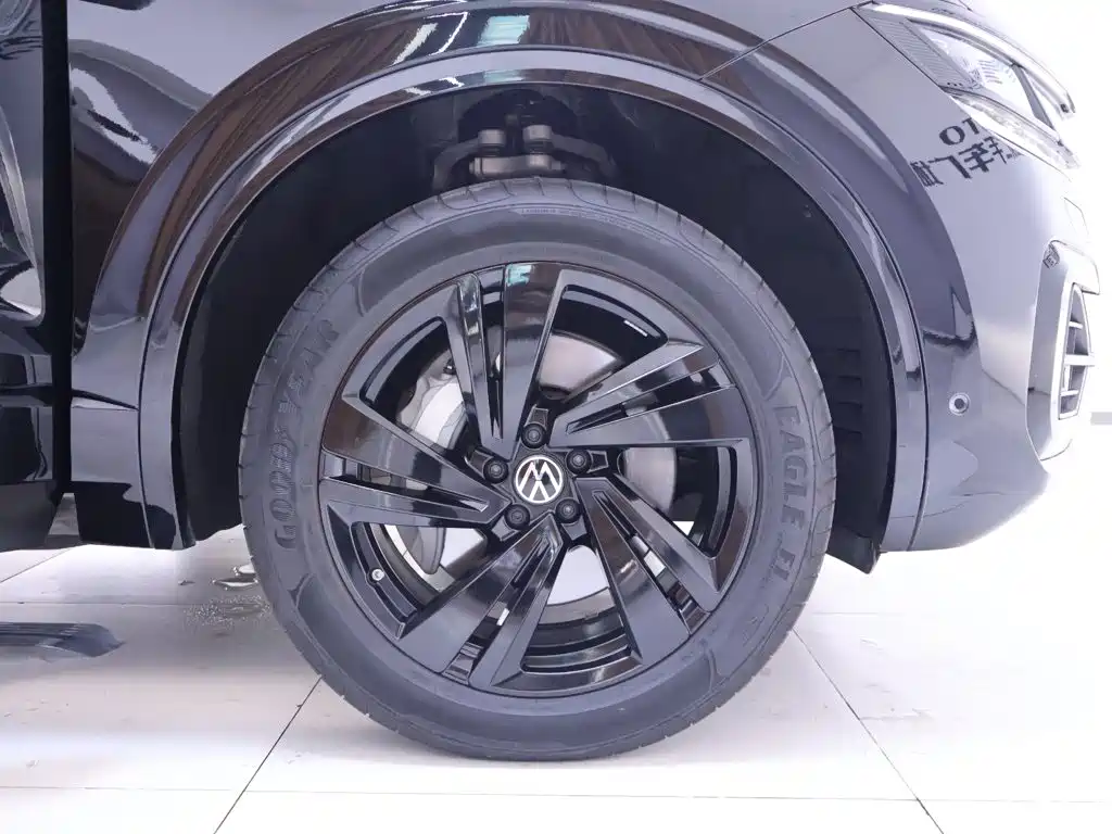 Volkswagen Touareg 2022 2021 3.0TSI Sharp Edition with Gloss Black Sports Package