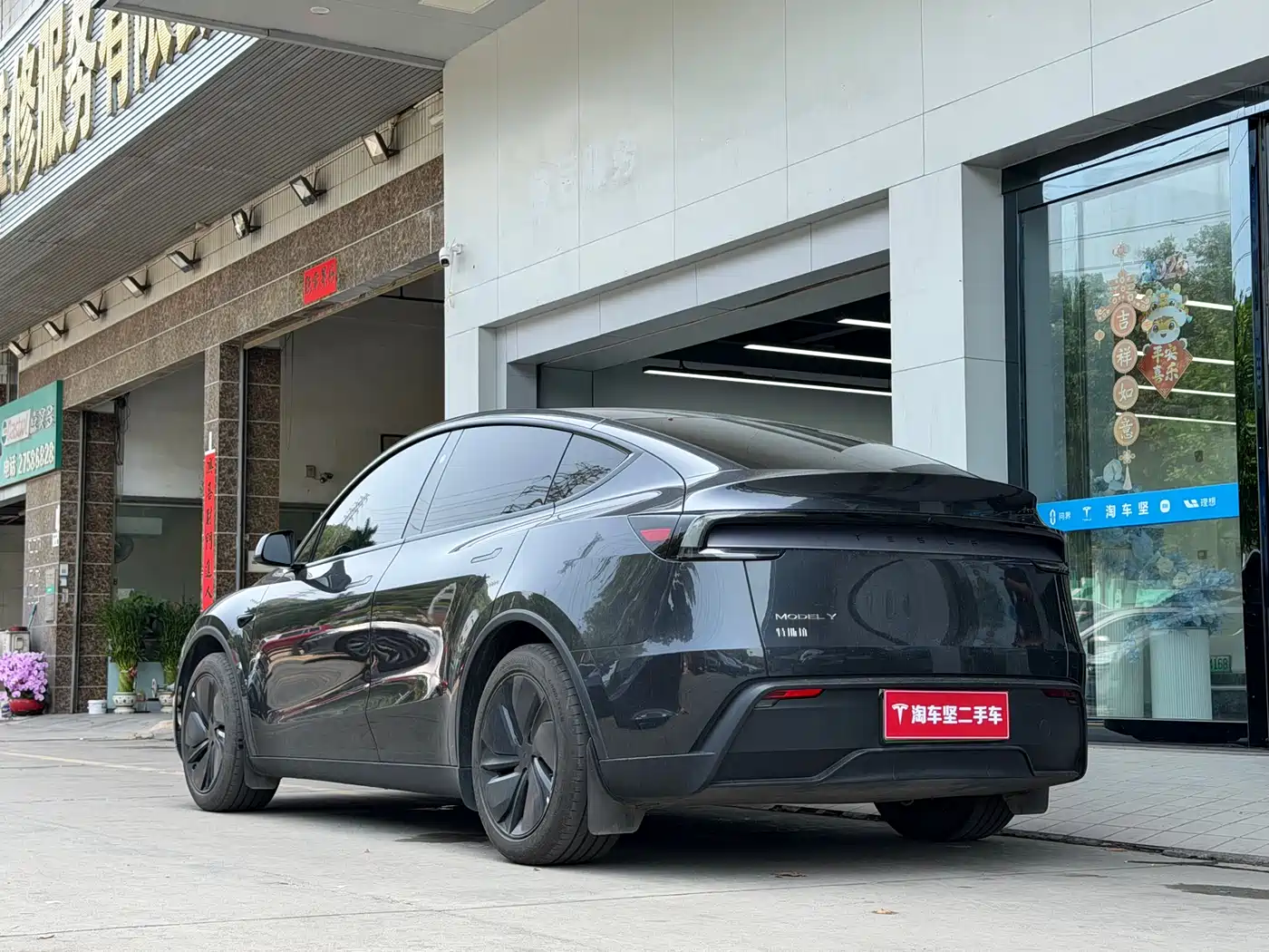TESLA MODEL Y