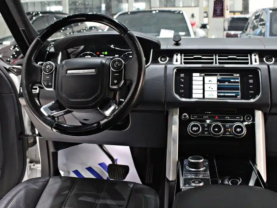 Photo 10 - Land Rover Range Rover
