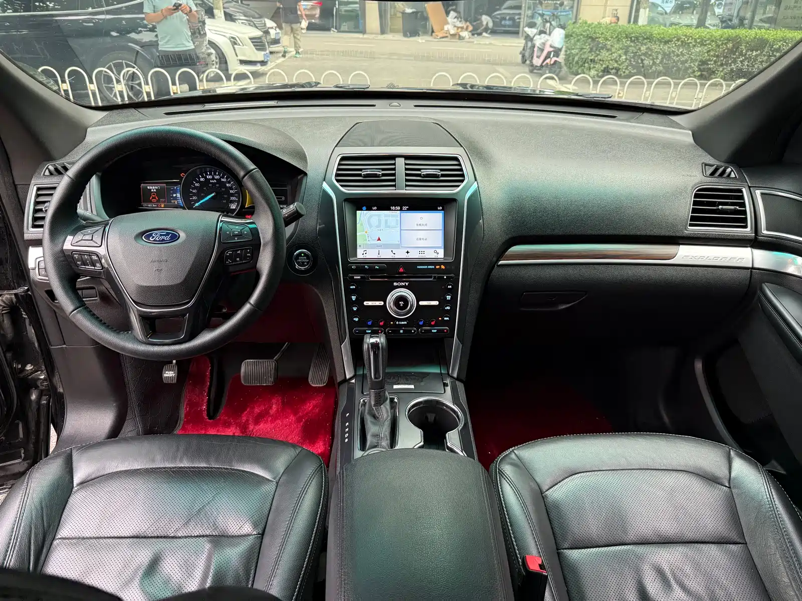 Photo 14 - Ford Explorer (Import)