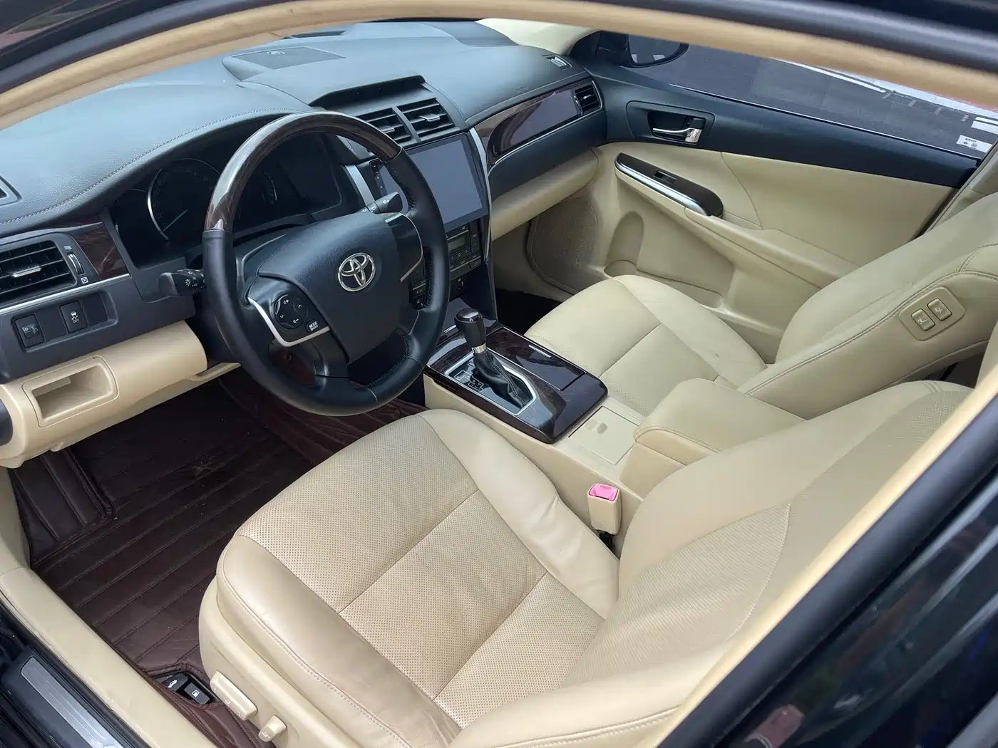 Toyota Camry 2016 2.0G 10th Anniversary Leading Edition фото 4