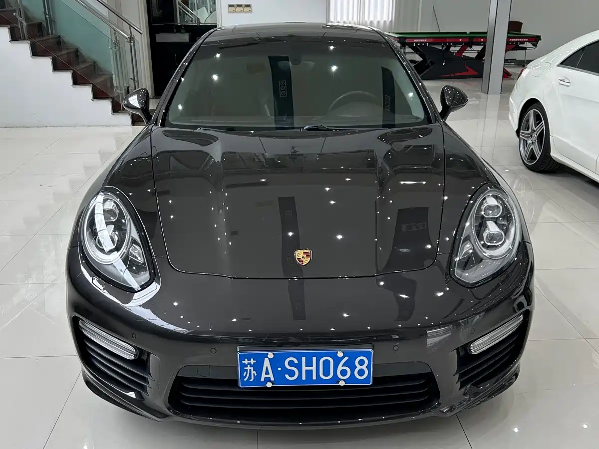 Porsche Panamera 2012 Panamera GTS 4.8L фото 2