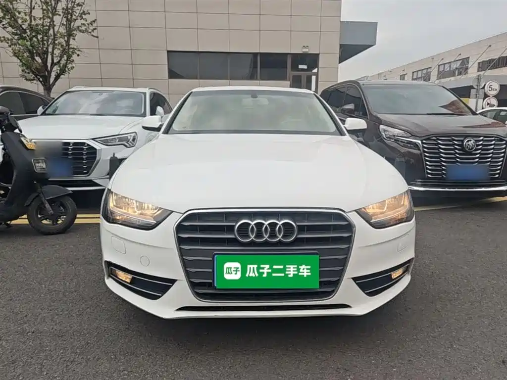 Audi A4L 2013 30 TFSI Automatic Comfort фото 3