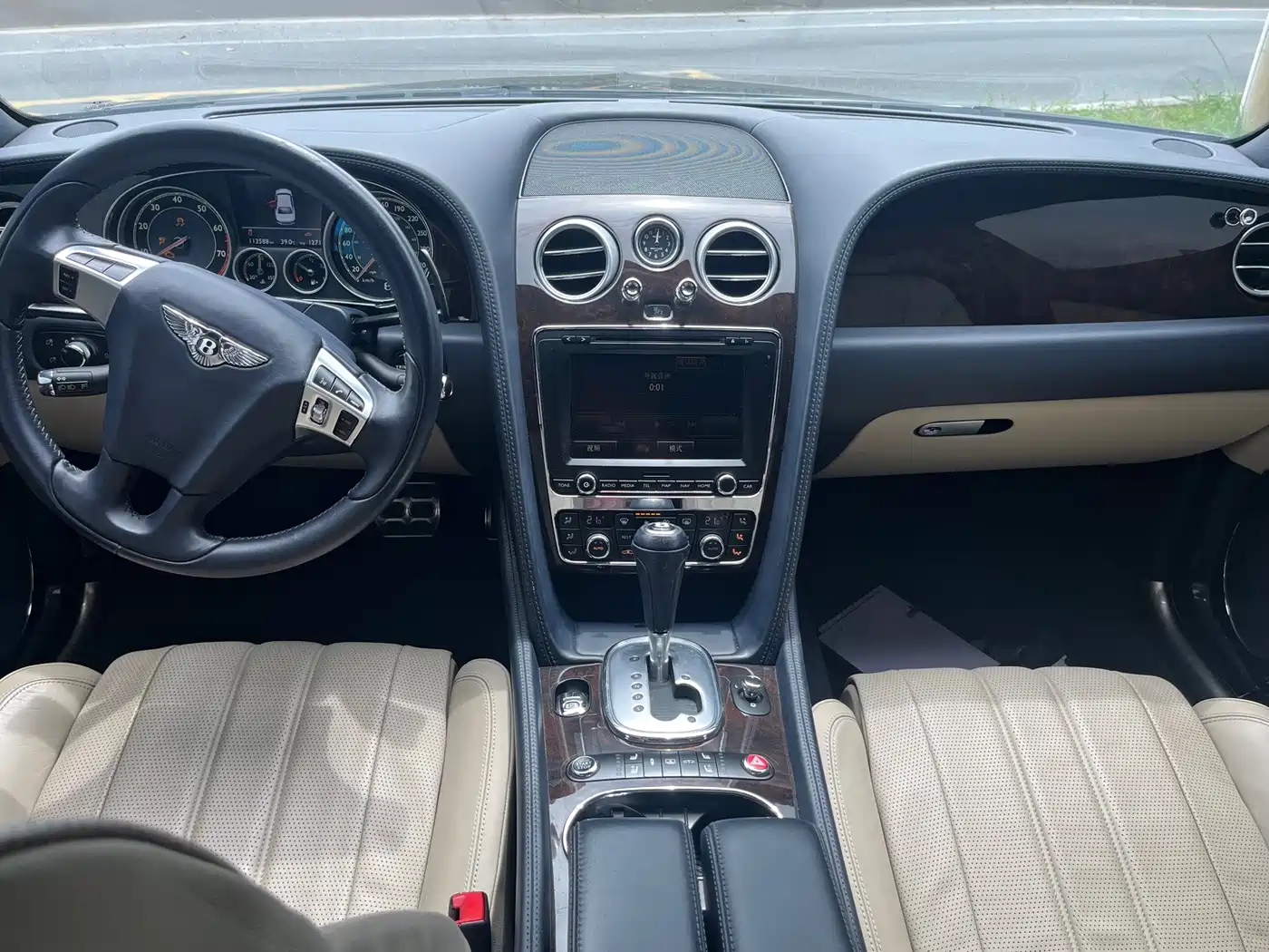 Фото 19 - Bentley Flying Spur