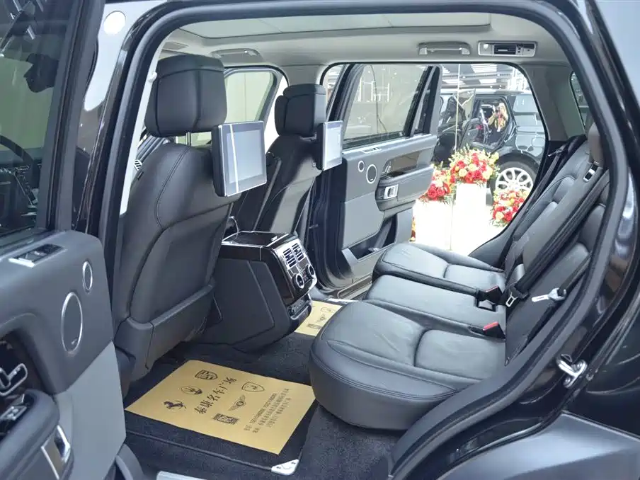 Land Rover Range Rover 2022 3.0 L6 400PS Heritage Extended Classic Edition фото 5
