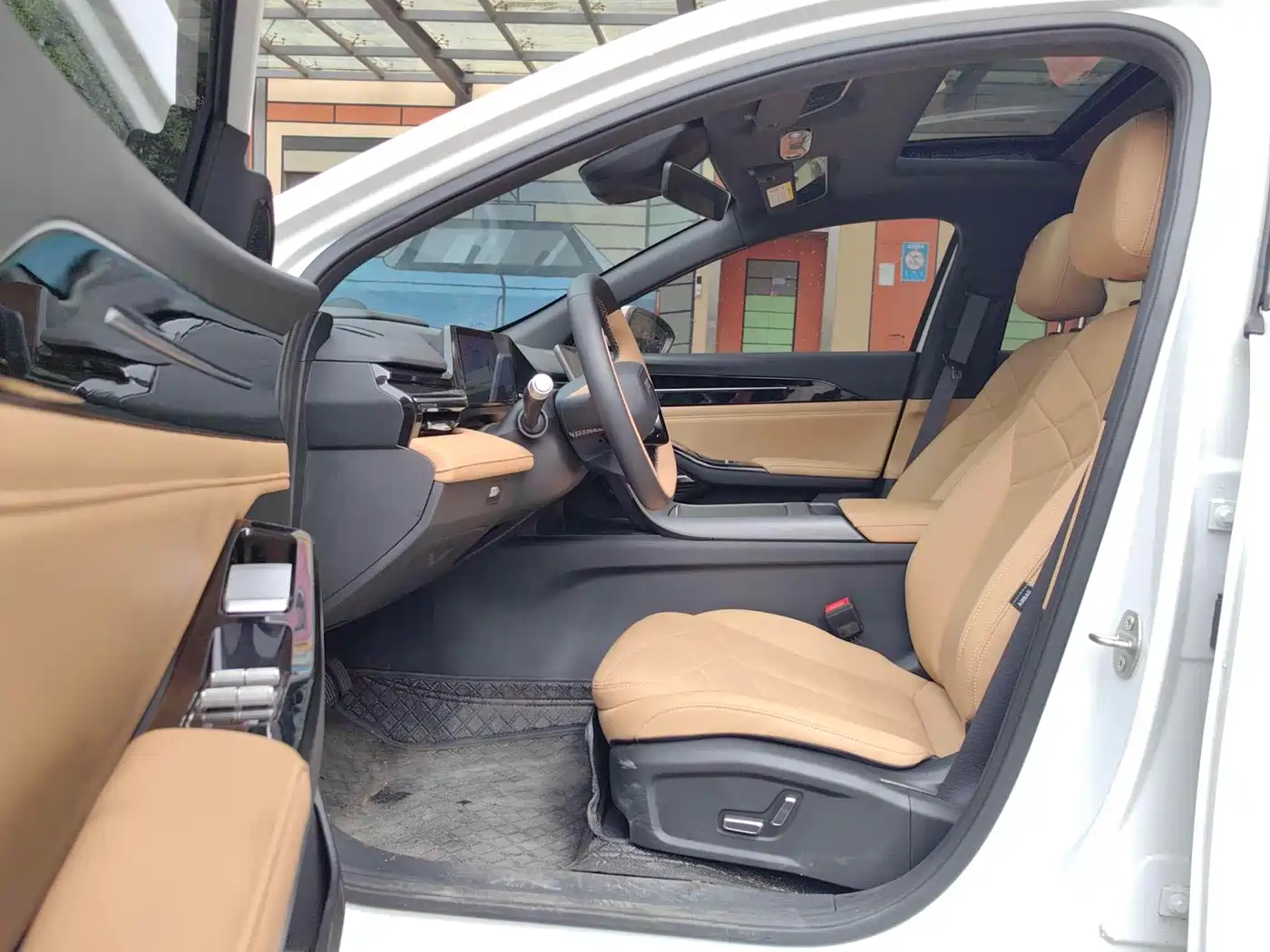 Geely Galaxy Galaxy L6 2024 125km PLUS Soaring Dragon Edition фото 8