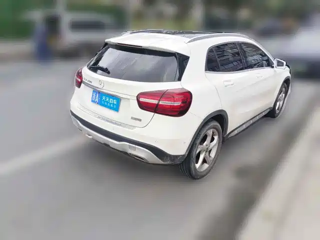 Mercedes-Benz GLA 2018 GLA 200 Dynamic — фото 2