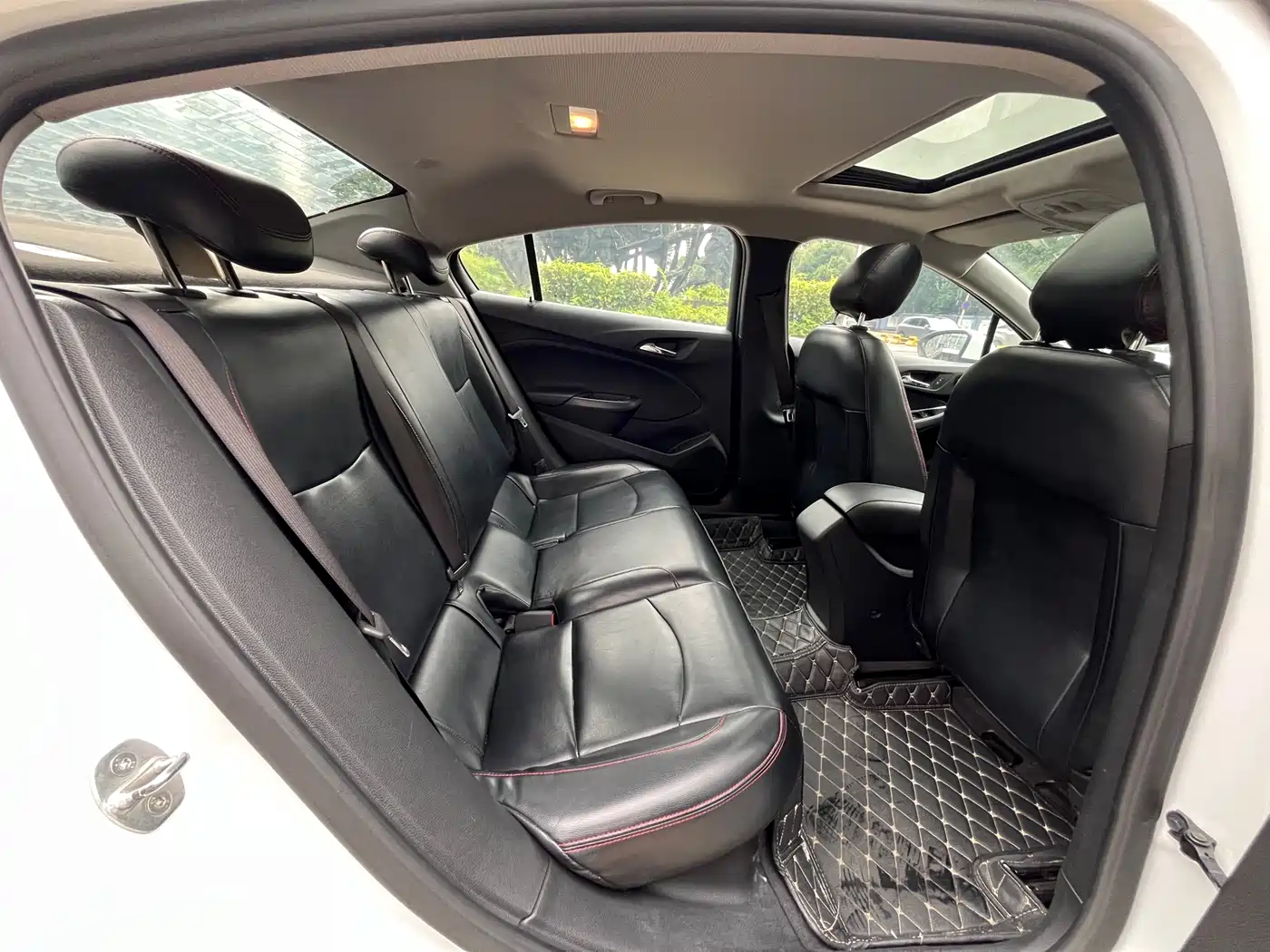 Chevrolet Cruze 2017 1.5L Automatic Pioneer Sunroof фото 12