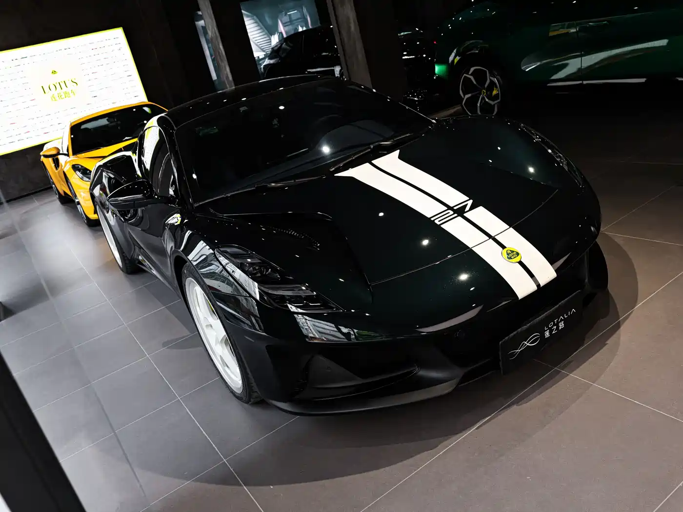 Lotus Cars EMIRA 2022 3.5T V6 Manual First Edition фото 3