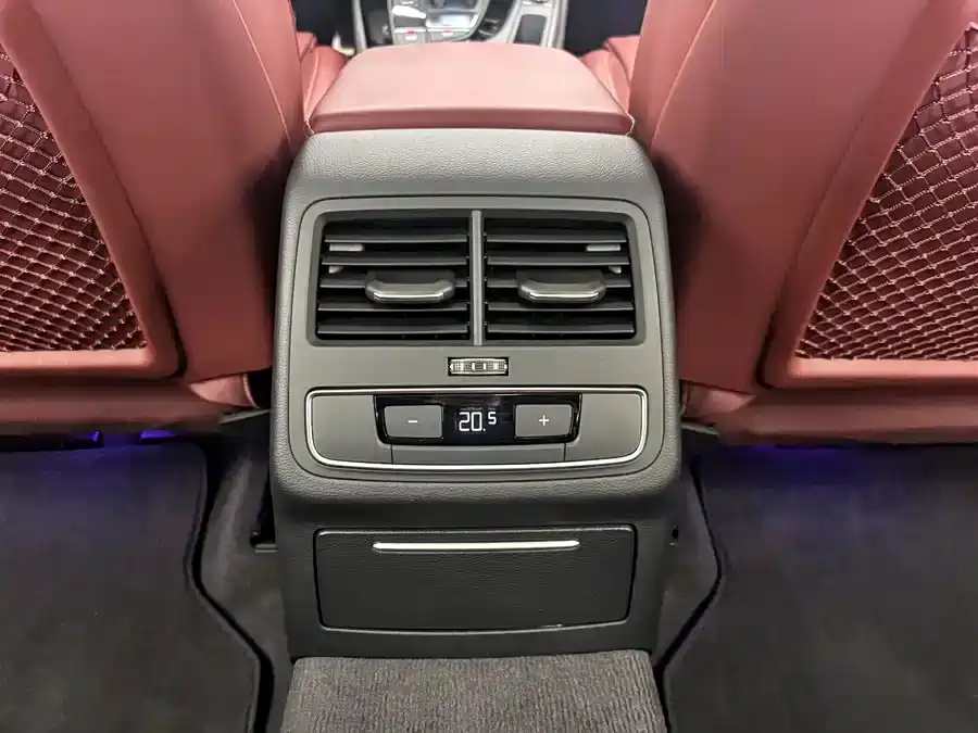 Audi A4L 2025 2 Million Celebration Edition 40 TFSI Luxury Dynamic фото 18