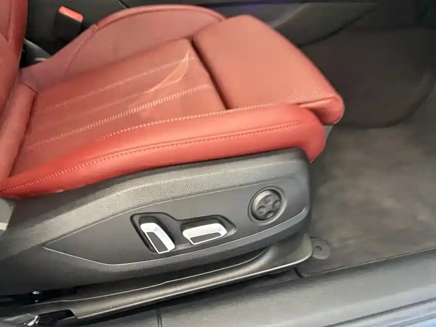 Audi A4L 2025 2 Million Celebration Edition 40 TFSI Luxury Dynamic фото 16