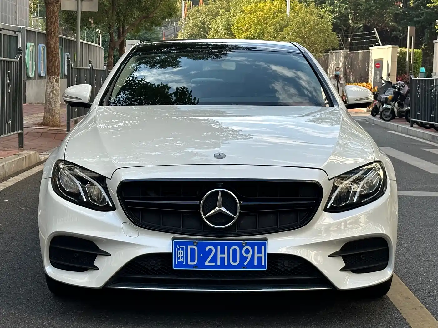 Mercedes-Benz E-Class 2020 E 300 L Sport Fashion Model фото 2
