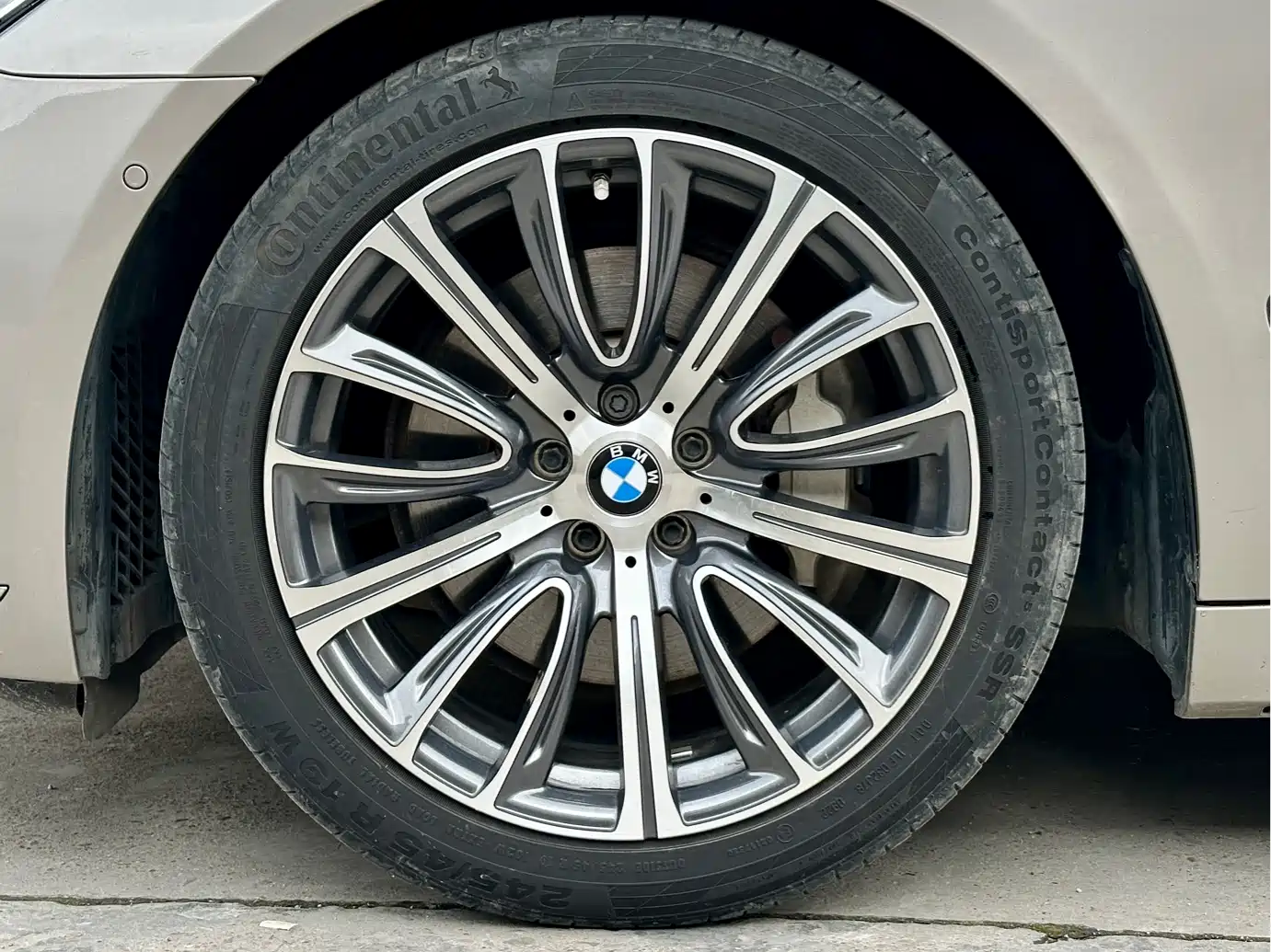 BMW 7 Series 2016 730Li Luxury фото 16