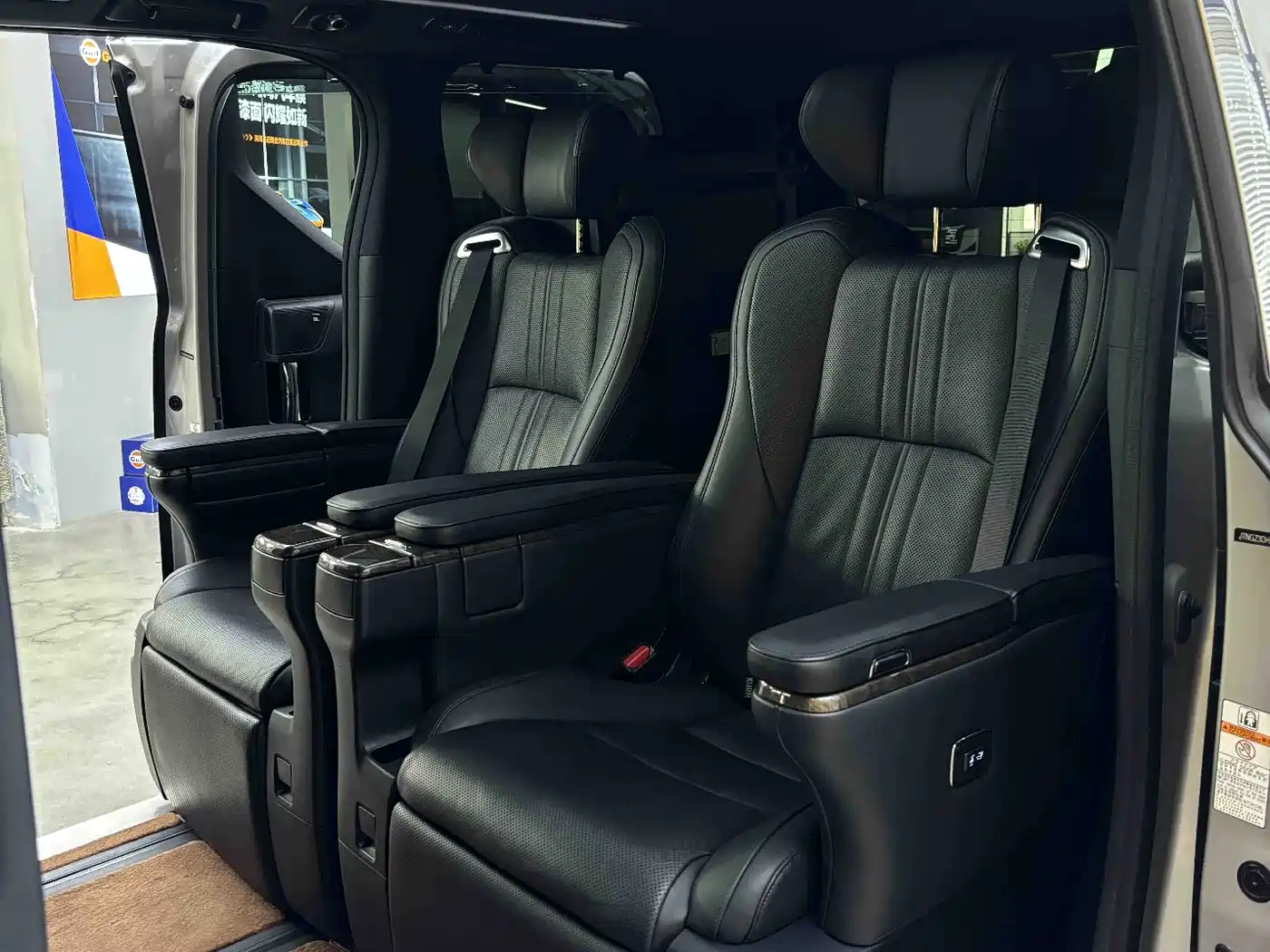 Toyota Alphard 2018 Facelift 3.5L Premium Edition фото 9