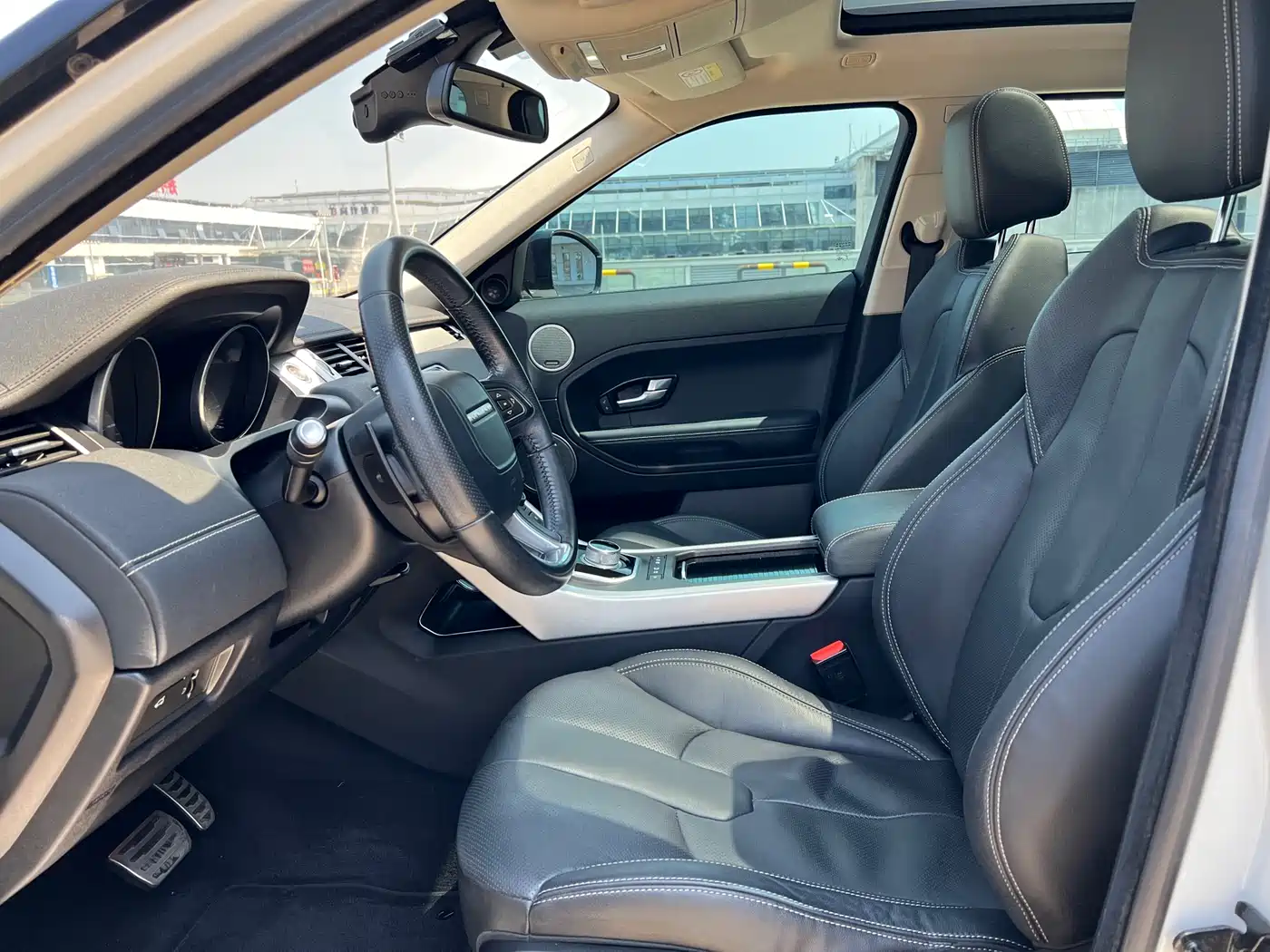 Land Rover Range Rover Evoque 2015 2.0T 5-Door Dynamic Edition фото 13