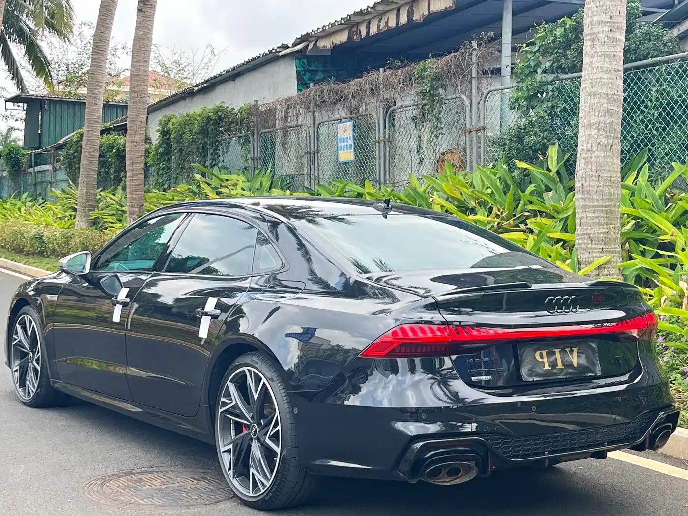 Audi A7L 2024 45 TFSI quattro Black Warrior Edition фото 9