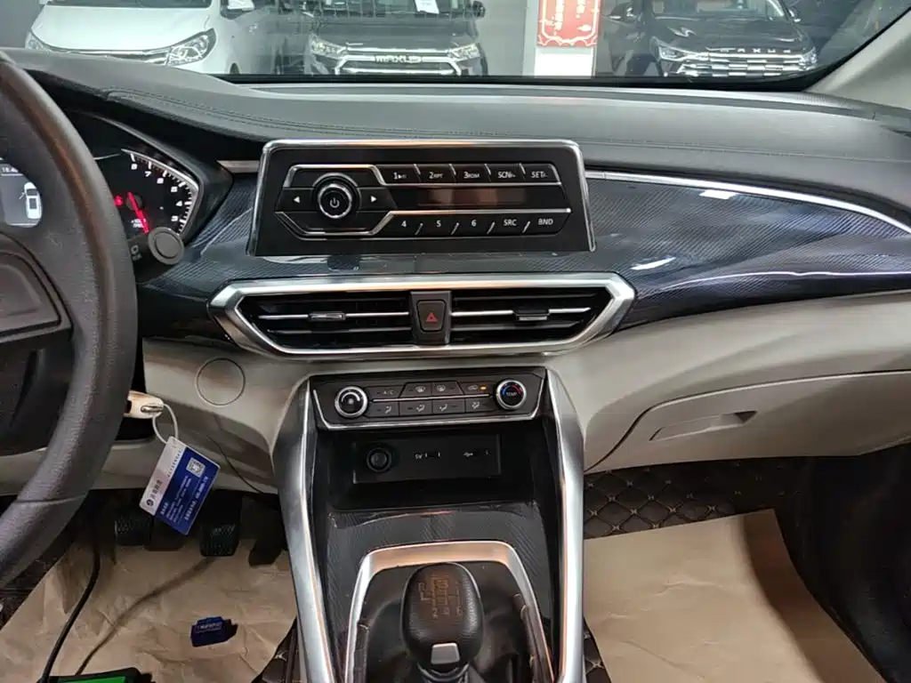 SAIC Maxus Maxus G50 2020 2019 1.3T Manual Joy Starter Edition China VI