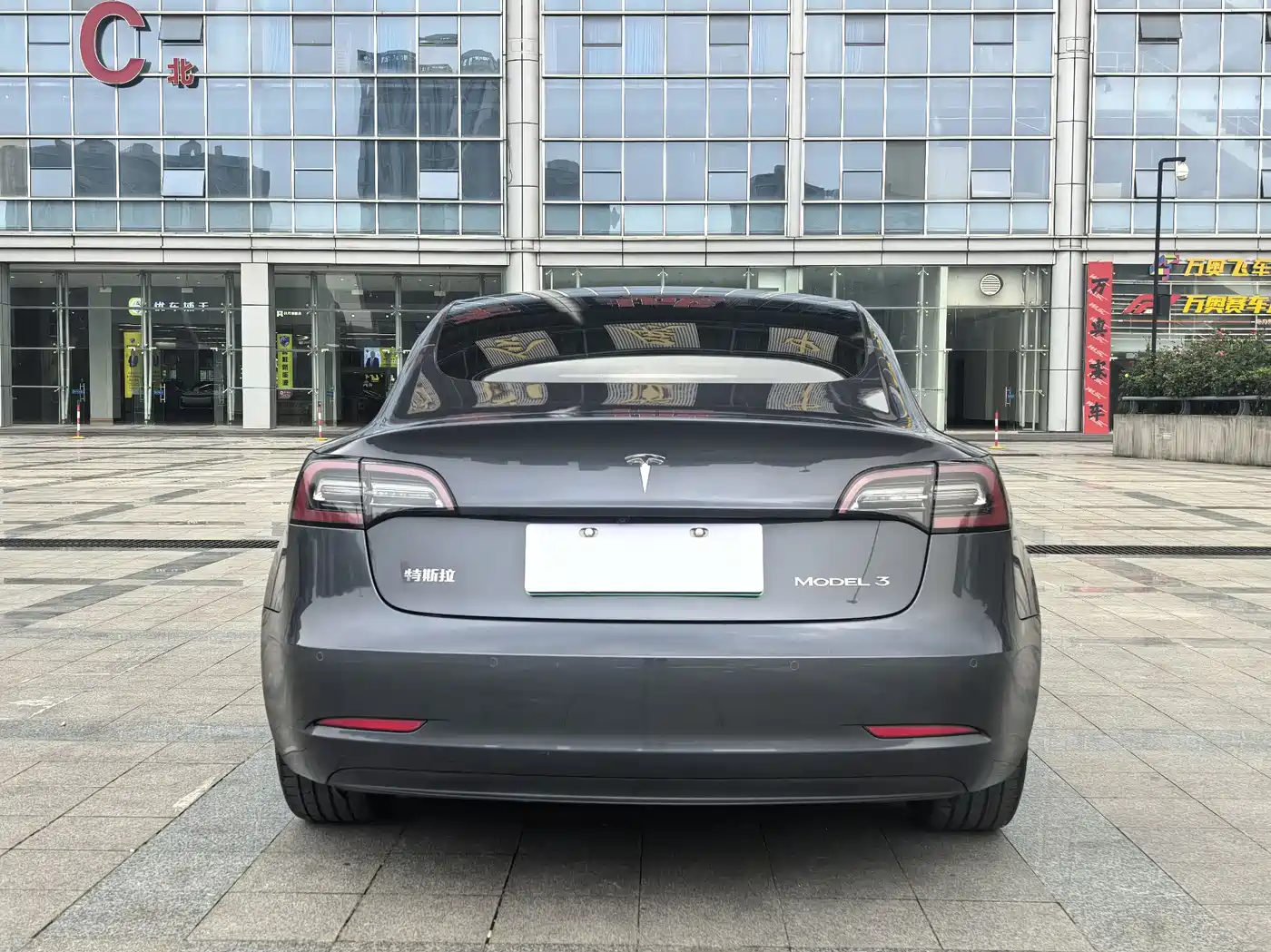 Фото 7 - Tesla Model 3