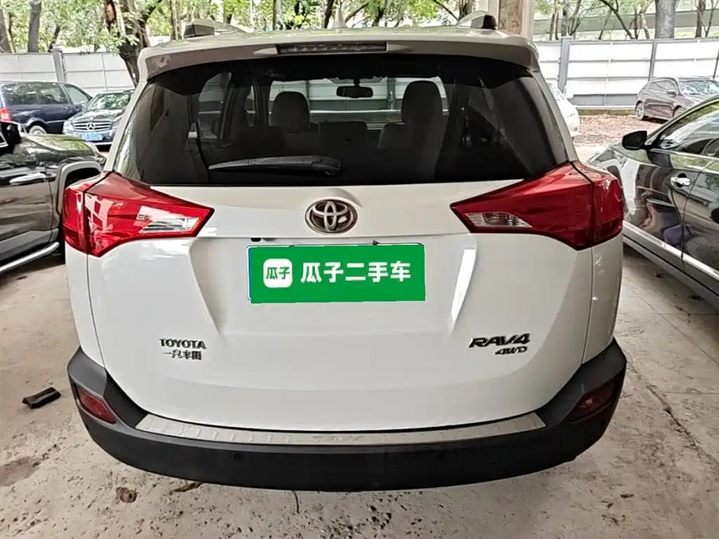 Toyota RAV4 Rongfang 2015 2.5L Automatic 4WD Elite Edition фото 6