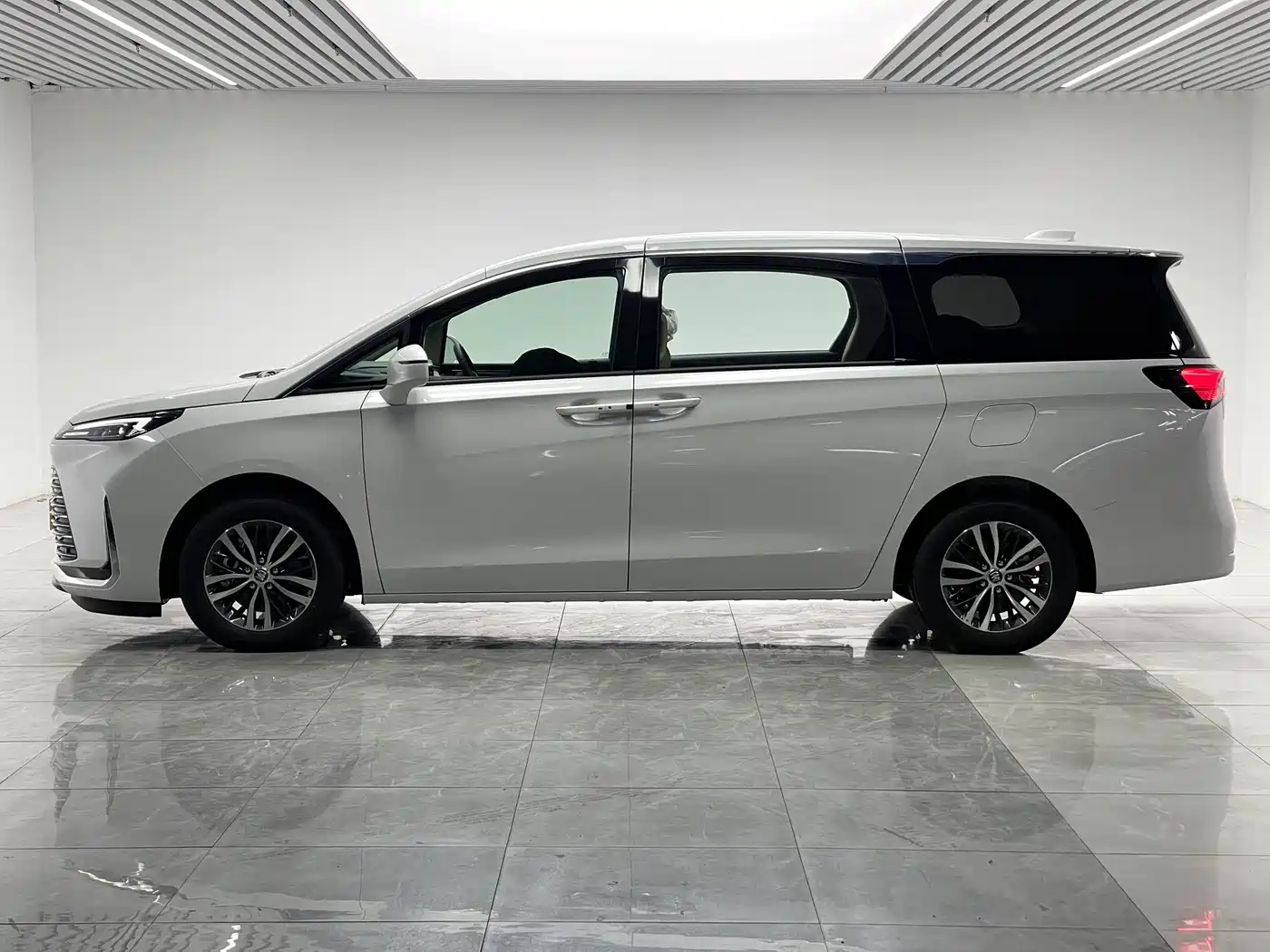Buick GL8 2025 Land Business Class Comfort DG Edition фото 7