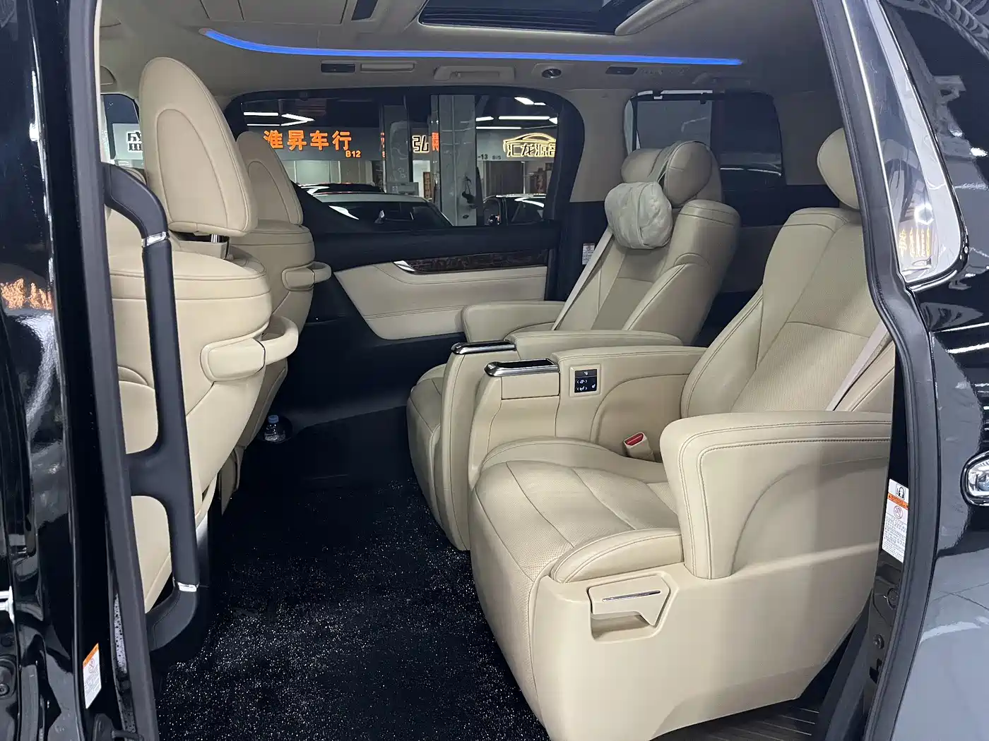 Toyota Alphard 2018 Facelift 3.5L Luxury Edition фото 5